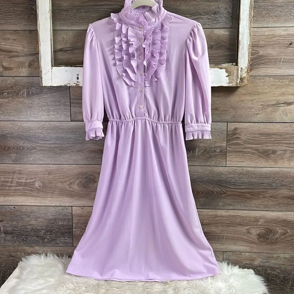 Vintage 70’s Women’s Lavender Ruffled Dress Button Up Short Sleeves